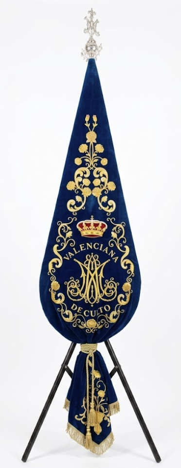 Estandarte azul de la Hermandad Valenciana de Culto a Ntra. Sra. Virgen del Rocío